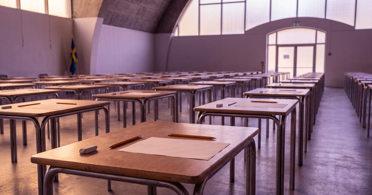 إحضار وثيقة الهوية الصحيحة إلى اختبار الجنسية.
